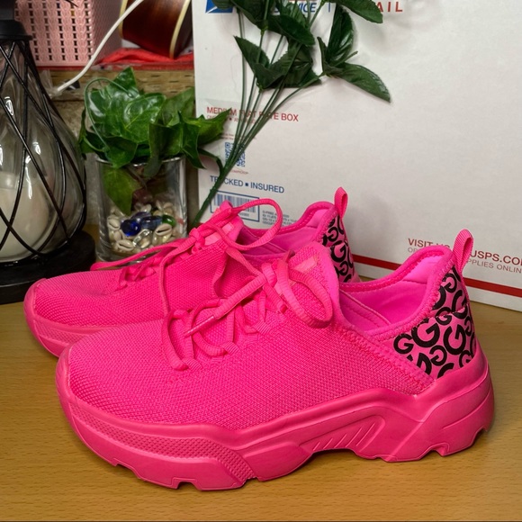 NEW Guess Women’s Hot Pink ‘GGHRISLY-R’ Low Top Running Sneakers - Picture 2 of 7